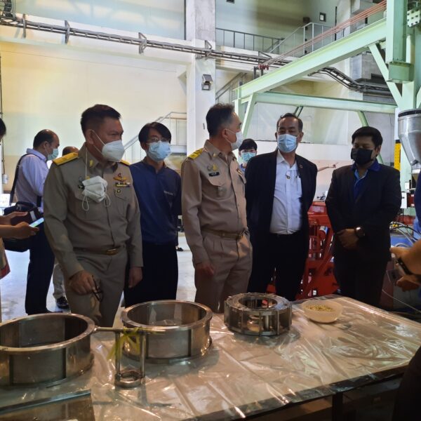 LINE_ALBUM_รองปลัดจุลพงษ์ เยี่ยมชมการพัฒนากัญชง 1_4