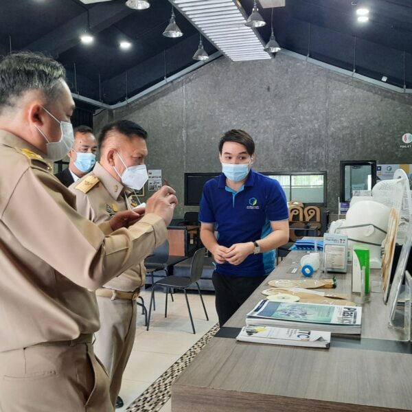 LINE_ALBUM_รองปลัดจุลพงษ์ เยี่ยมชมการพัฒนากัญชง 1_5