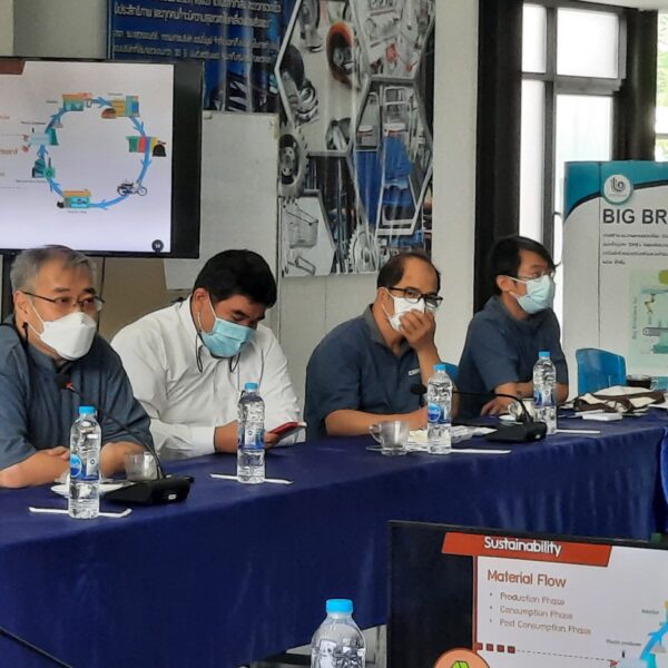 LINE_ALBUM_รองปลัดจุลพงษ์ เยี่ยมชมการพัฒนากัญชง 1_6