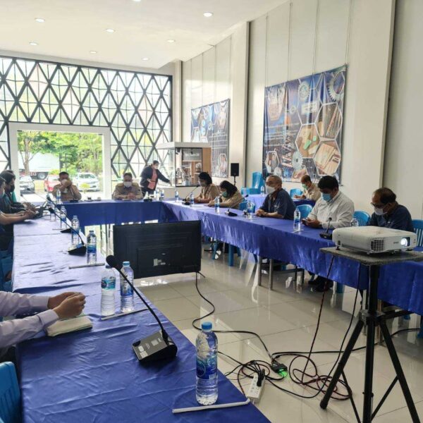 LINE_ALBUM_รองปลัดจุลพงษ์ เยี่ยมชมการพัฒนากัญชง 1_9